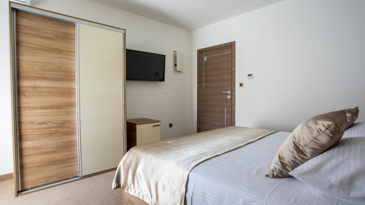 Rooms & Apartments Toni Stobreč Kültér fotó
